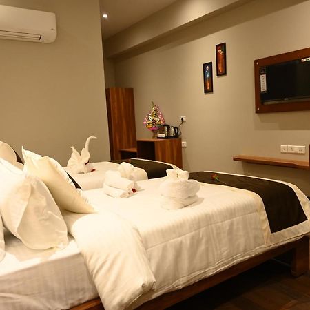 Neel Clarks Inn Express Agra  Εξωτερικό φωτογραφία