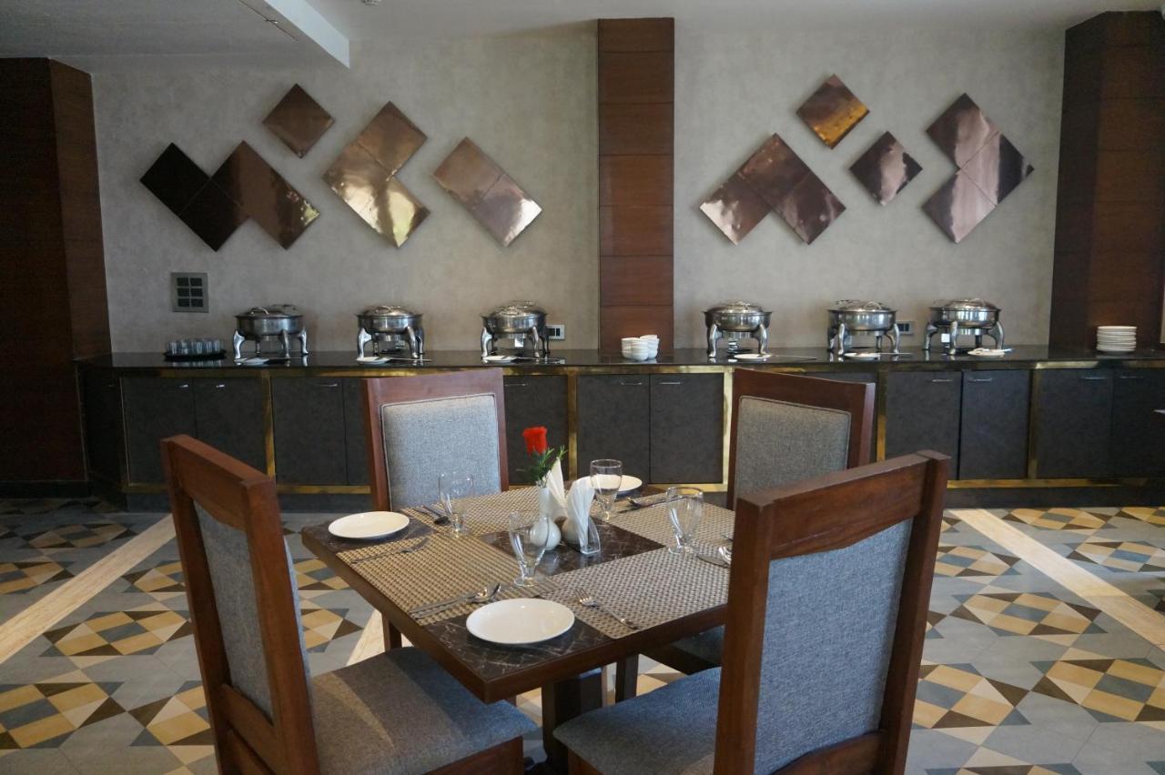 Neel Clarks Inn Express Agra  Εξωτερικό φωτογραφία