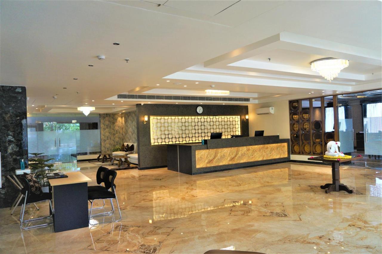 Neel Clarks Inn Express Agra  Εξωτερικό φωτογραφία