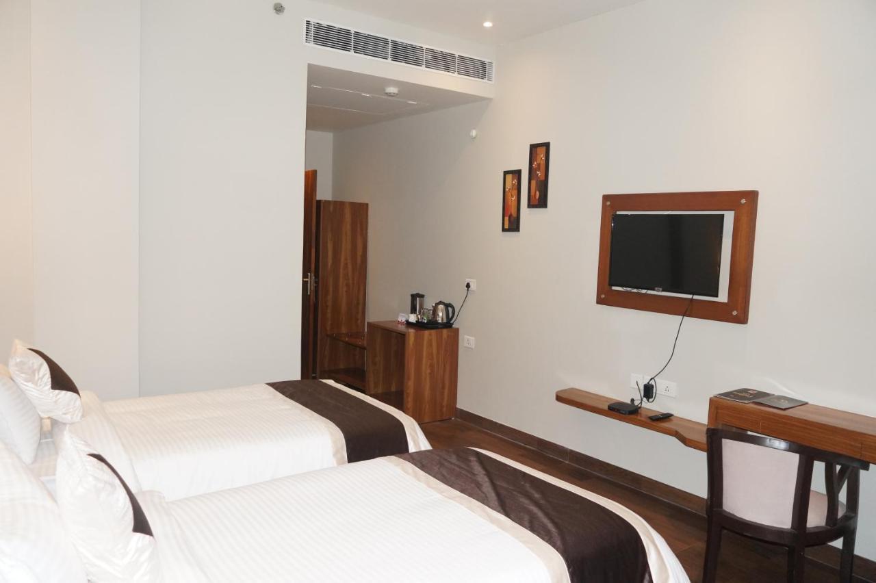Neel Clarks Inn Express Agra  Εξωτερικό φωτογραφία