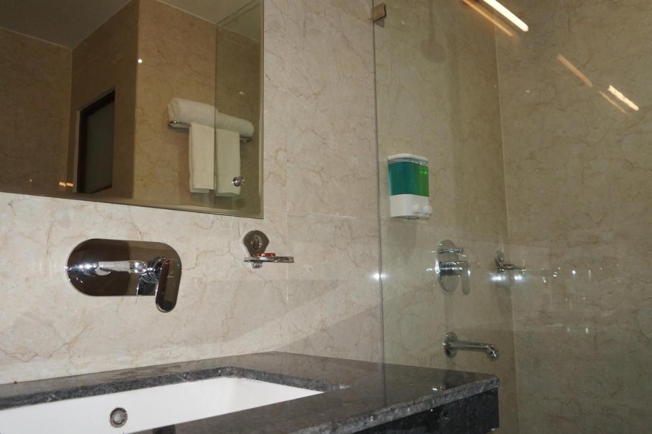 Neel Clarks Inn Express Agra  Εξωτερικό φωτογραφία