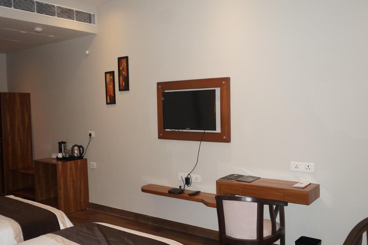 Neel Clarks Inn Express Agra  Εξωτερικό φωτογραφία