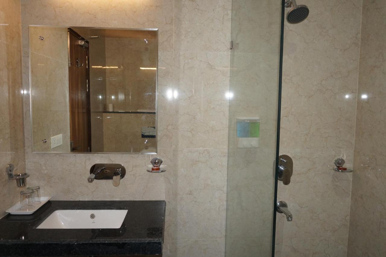 Neel Clarks Inn Express Agra  Εξωτερικό φωτογραφία