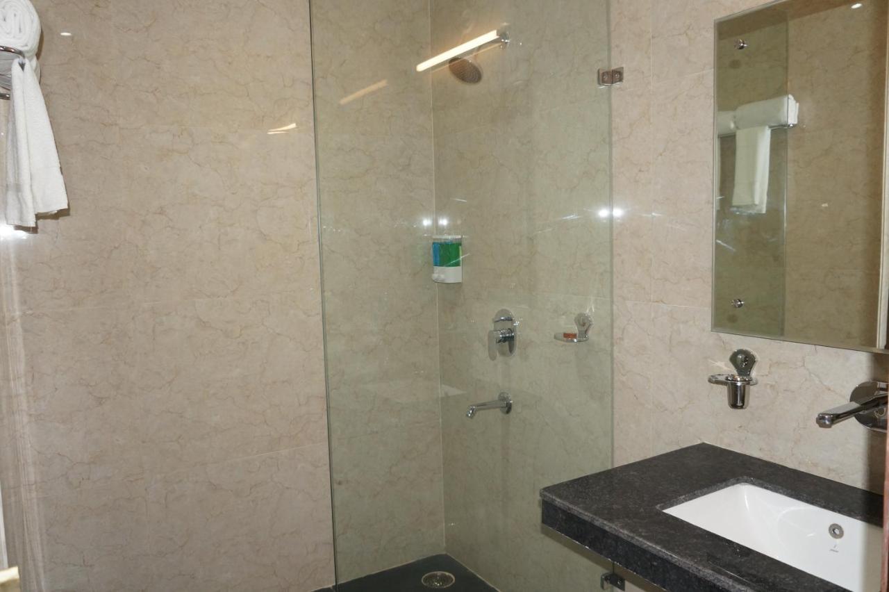 Neel Clarks Inn Express Agra  Εξωτερικό φωτογραφία